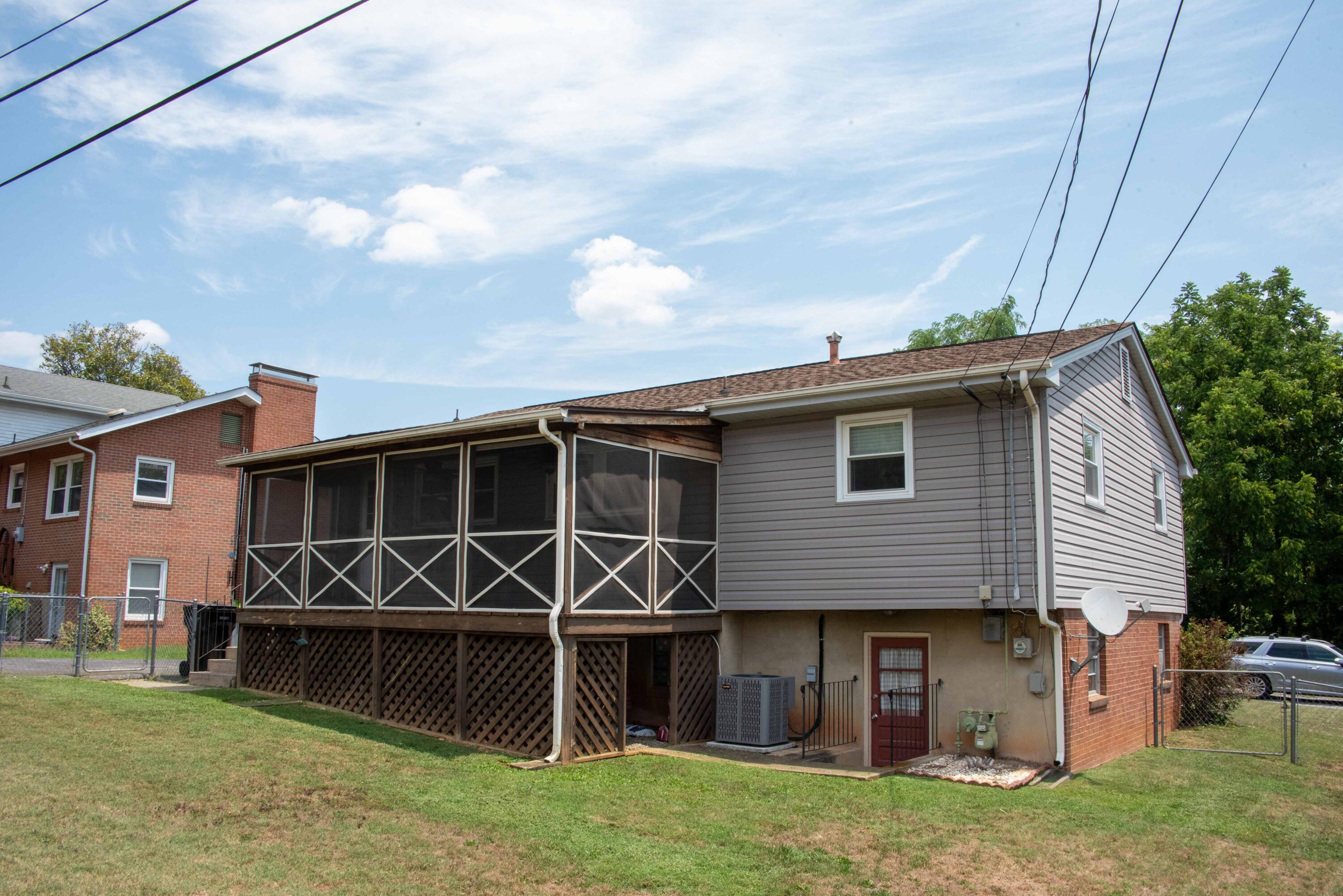 6038 Thornrose Road Roanoke, VA 24012 - Photo 47 of 68 6038 Thornrose-47