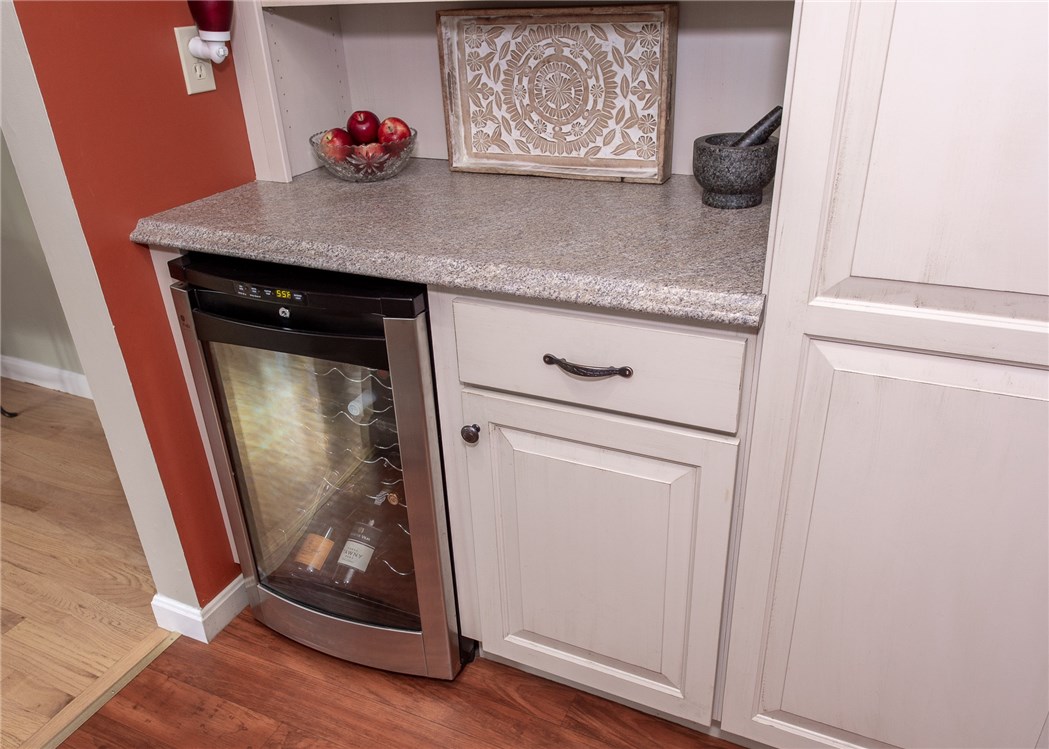 37 Baldwin Road Portsmouth, RI 02871 - Photo 11 of 50
