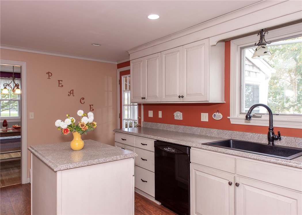 37 Baldwin Road Portsmouth, RI 02871 - Photo 12 of 50