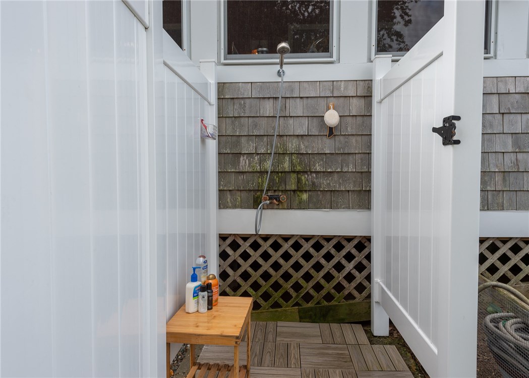37 Baldwin Road Portsmouth, RI 02871 - Photo 23 of 50
