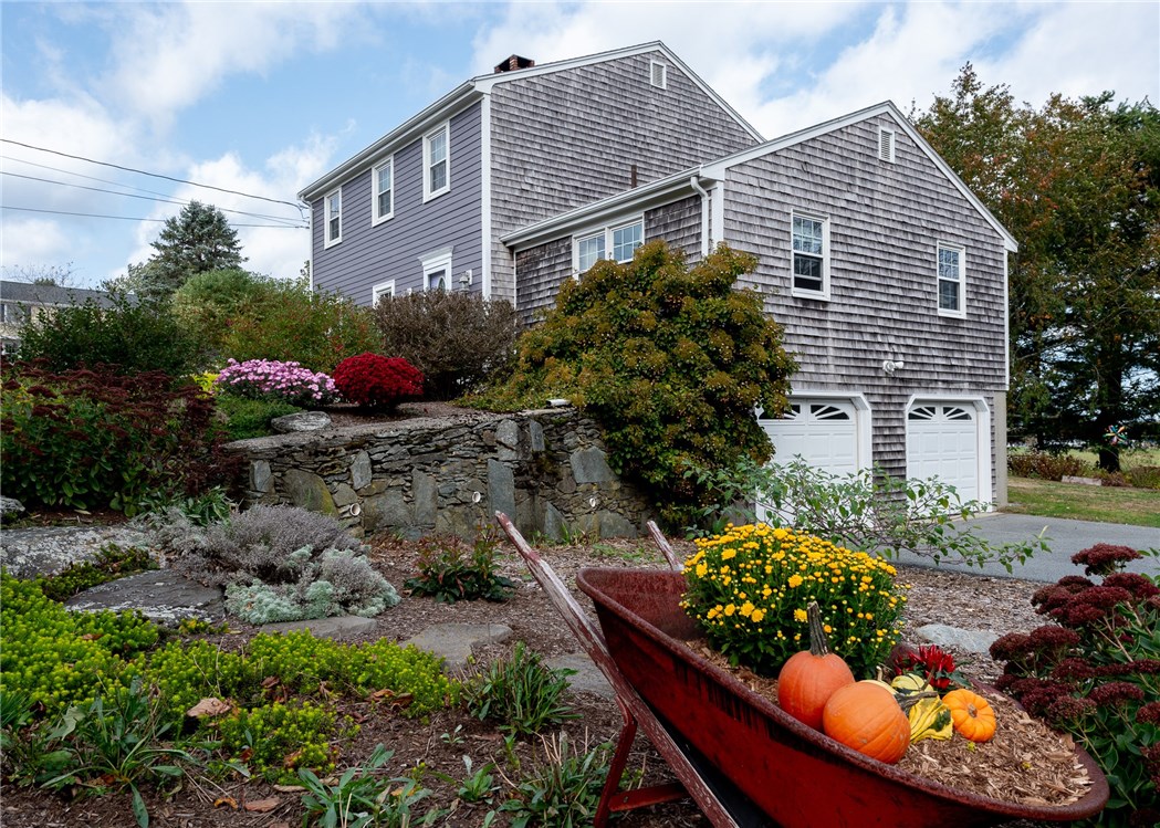37 Baldwin Road Portsmouth, RI 02871 - Photo 3 of 50
