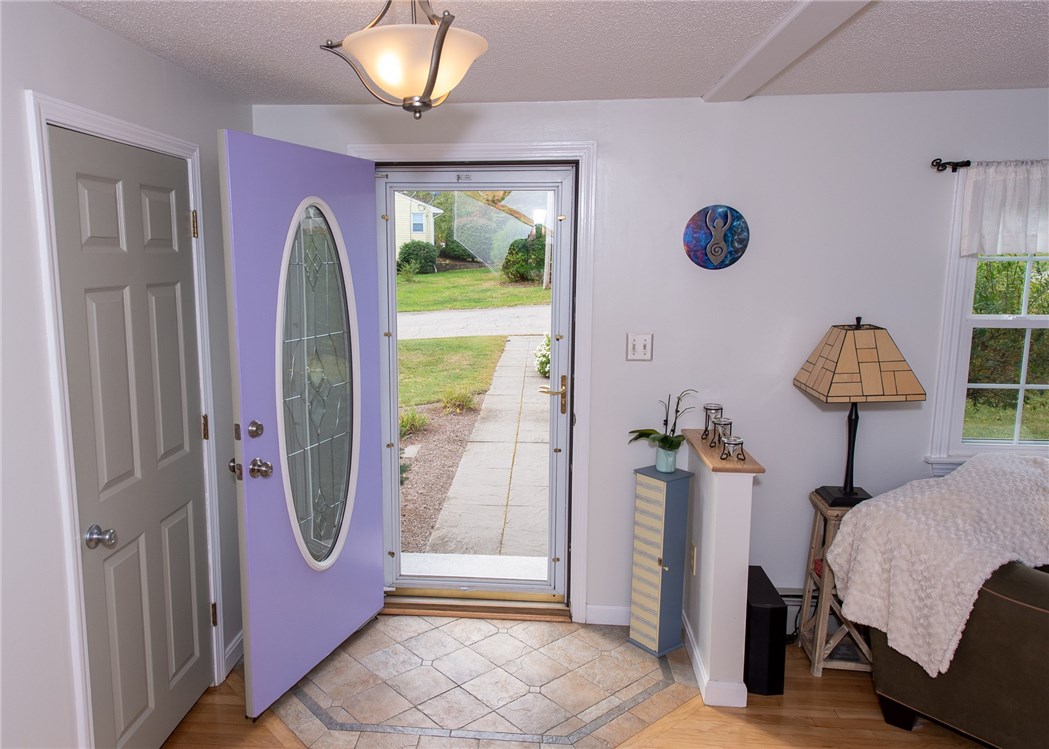 37 Baldwin Road Portsmouth, RI 02871 - Photo 5 of 50