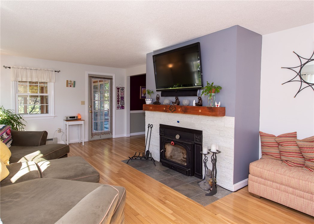 37 Baldwin Road Portsmouth, RI 02871 - Photo 6 of 50