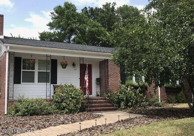 1677 Geraldine Drive Jacksonville, FL 32205 - Photo 2 of 52 a front view of a house with garden