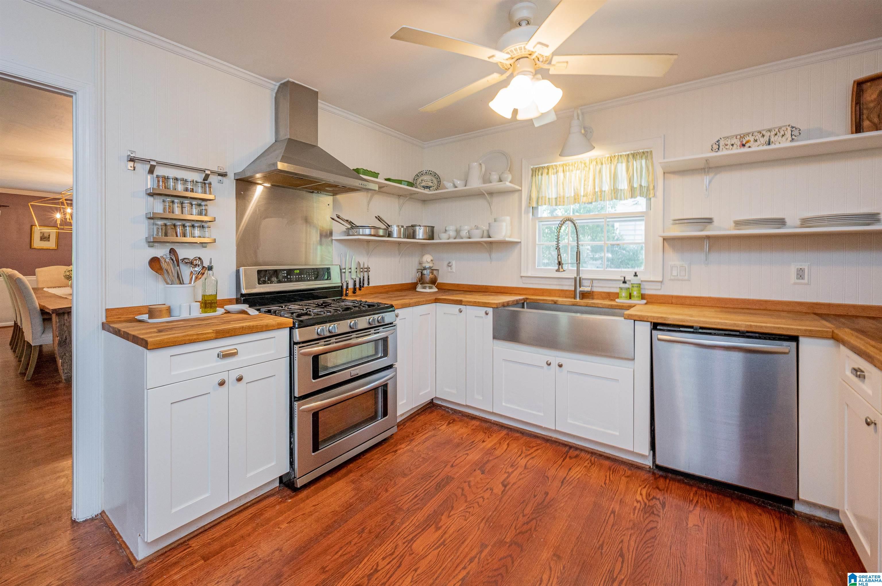 1632 Ridge Road Birmingham, AL 35209 - Photo 3 of 39