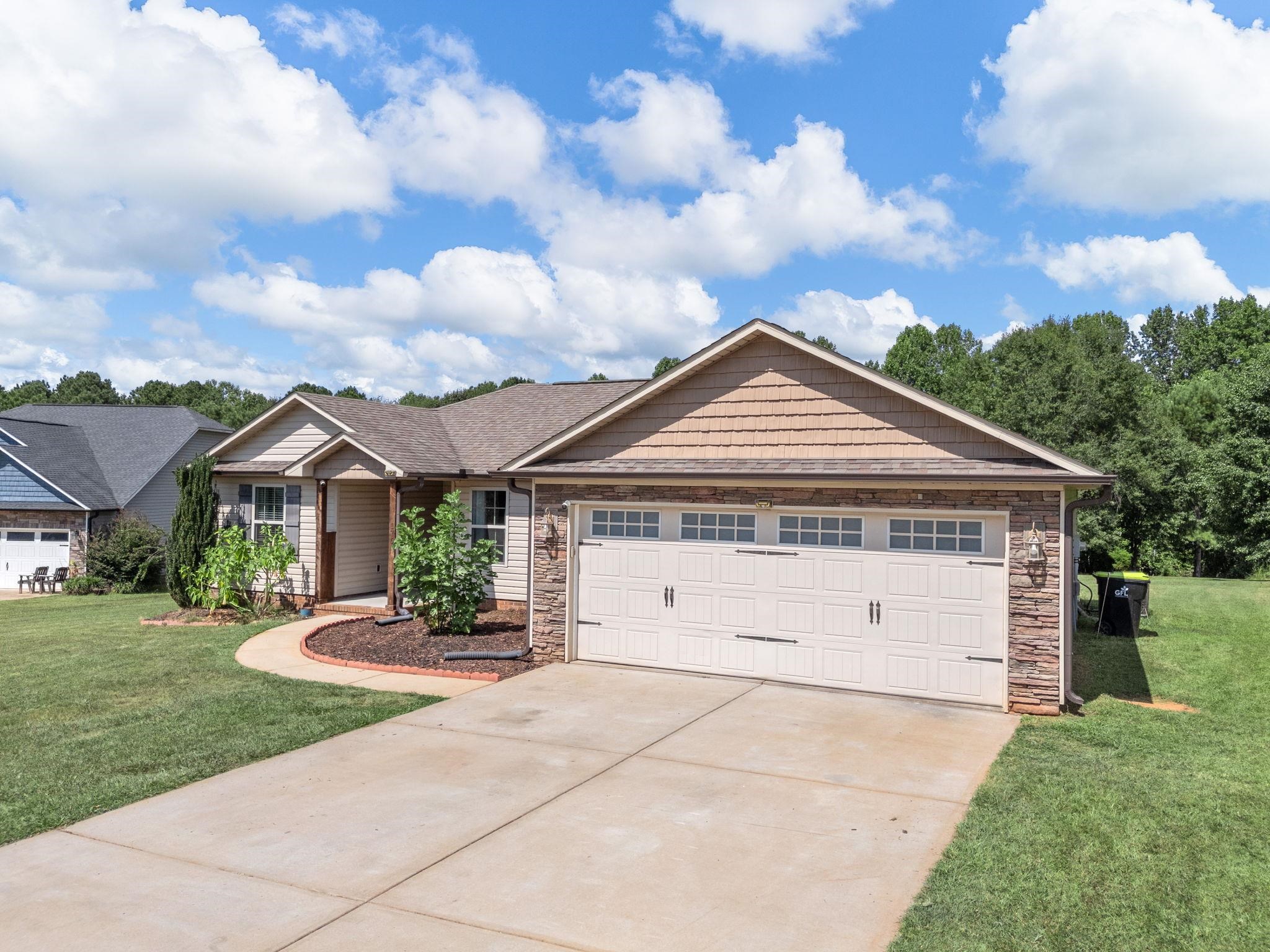 176 Summer Lady Lane Boiling Springs, SC 29316 - Photo 2 of 34