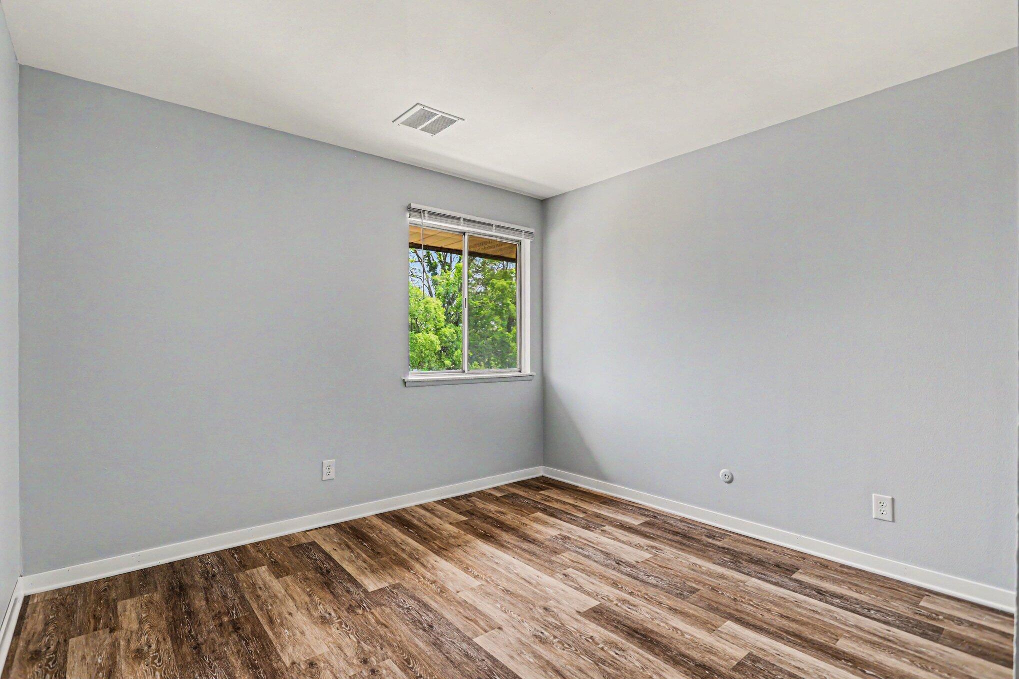 734 West Kilgore Road, Unit 303 Kalamazoo, MI 49008 - Photo 20 of 33 Bedroom