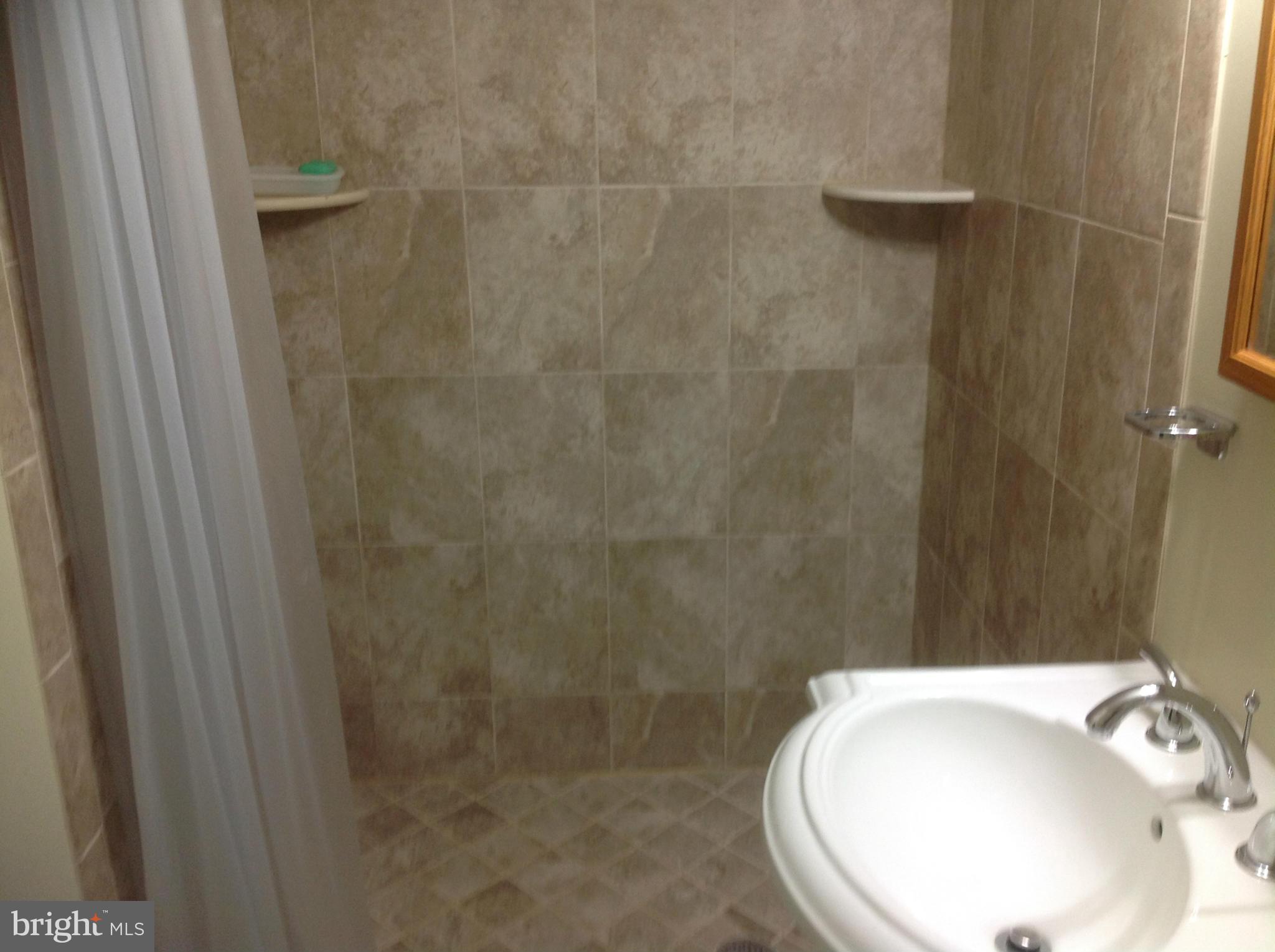 3508 Old Post Road Fairfax, VA 22030 - Photo 12 of 13 Bath