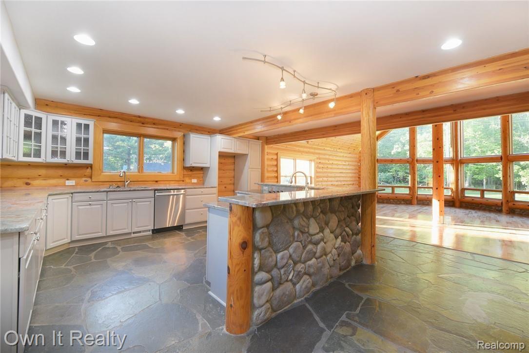 8542 Rucker Road Grosse Ile, MI 48138 - Photo 11 of 47 DSC_5269.jpg