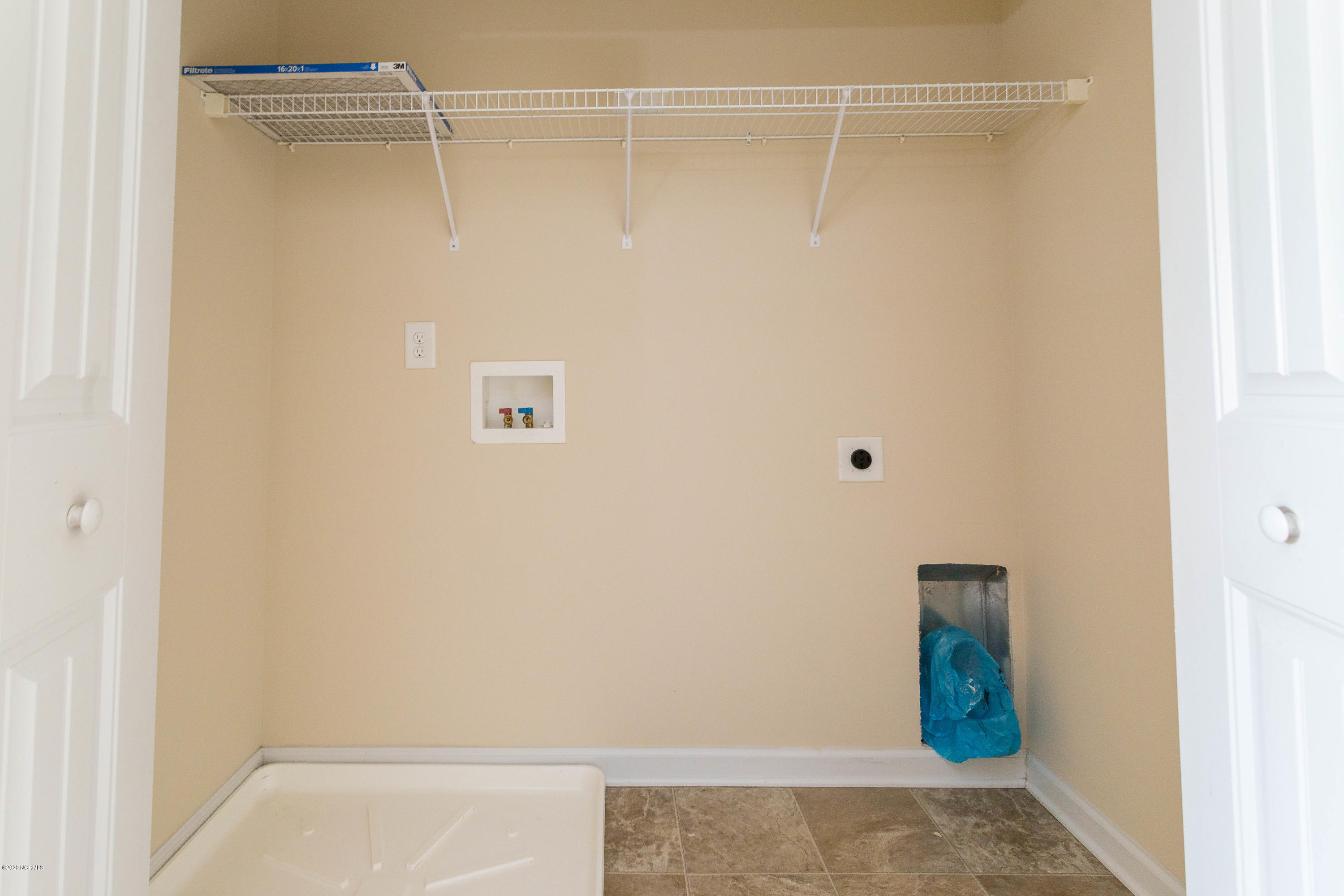 305 Winstead Loop Richlands, NC 28574 - Photo 14 of 24 14LAUNDRY