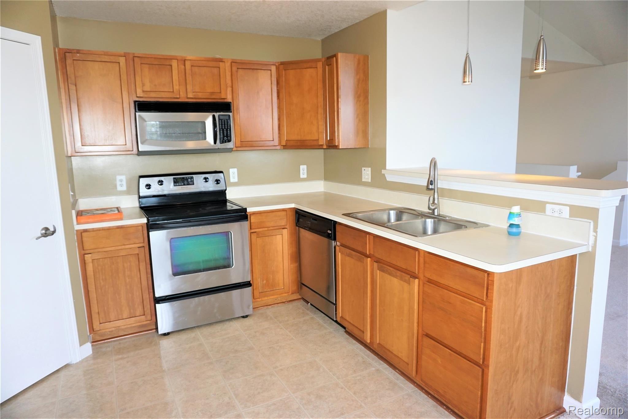 23452 Ridgeview Street Taylor, MI 48180 - Photo 11 of 26 13 Kitchen.jpg