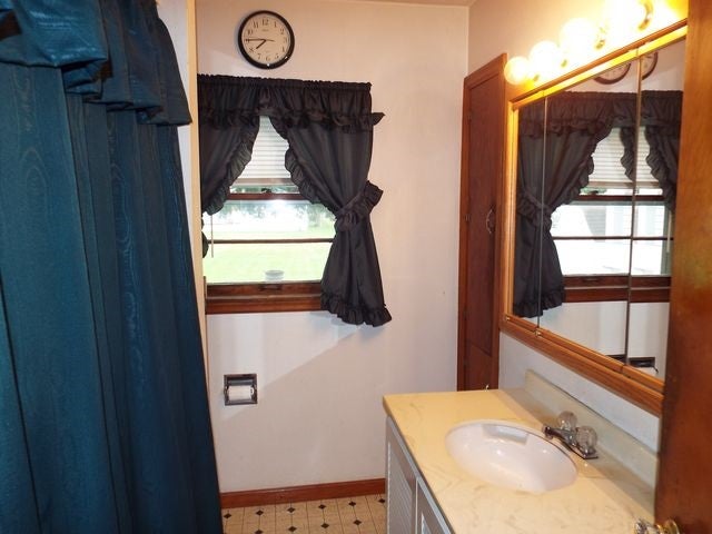 108 West Spring Street Strawberry Point, IA 52076 - Photo 9 of 12 Gallery Image 9