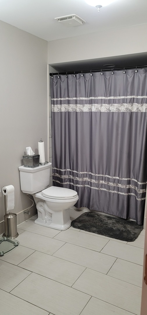 1045 Wingate Road Olympia Fields, IL 60461 - Photo 14 of 28 a bathroom with a toilet a sink and a shower