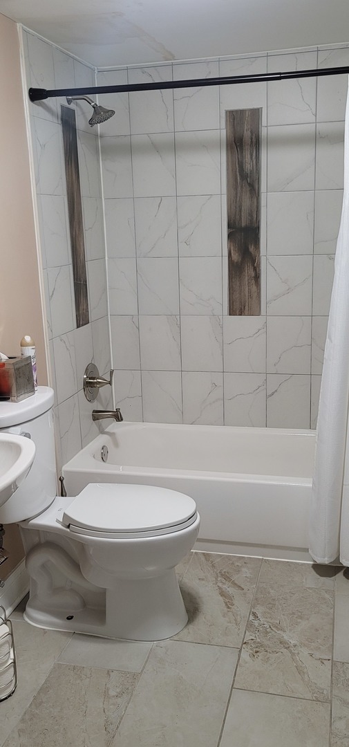1045 Wingate Road Olympia Fields, IL 60461 - Photo 17 of 28 a bathroom with a sink a toilet and a bathtub