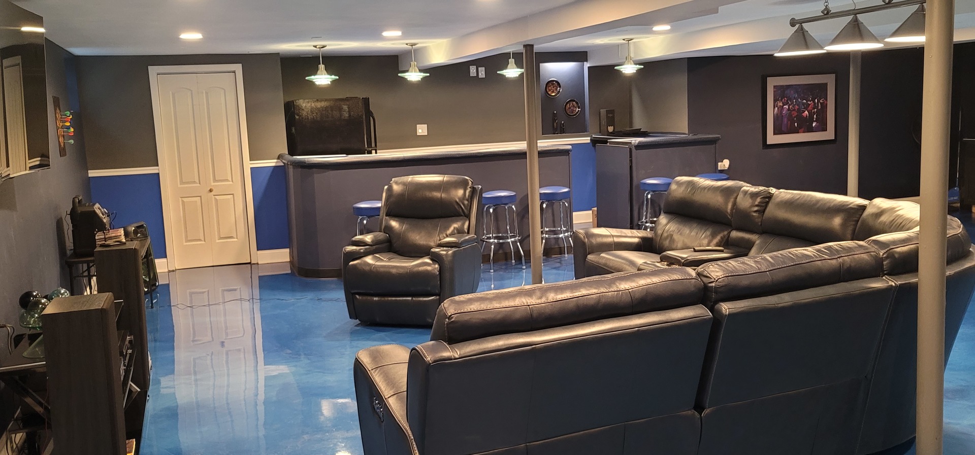 1045 Wingate Road Olympia Fields, IL 60461 - Photo 23 of 28 a living room with furniture and a flat screen tv