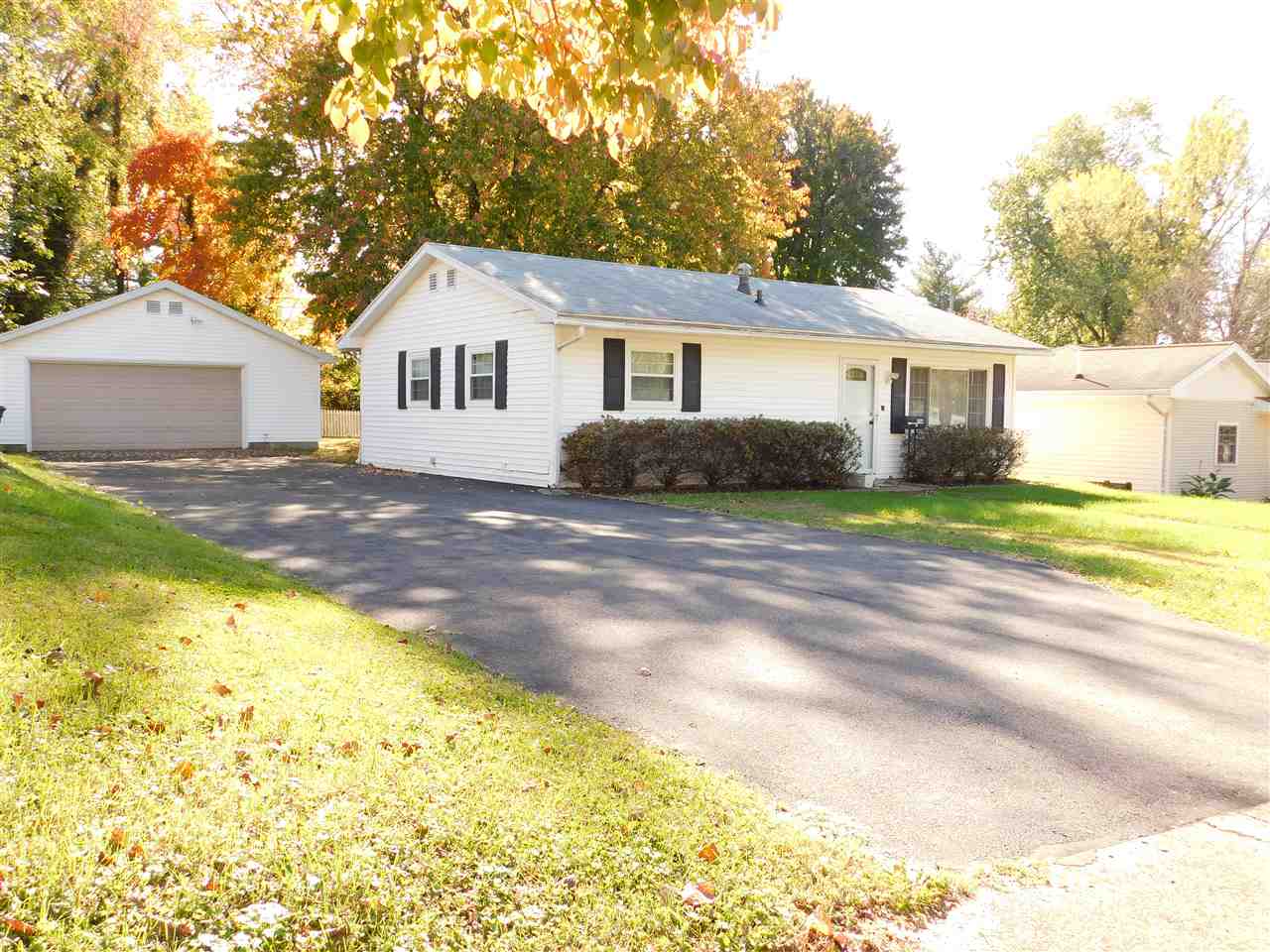 514 Hanover Road Evansville, IN 47710 - Photo 1 of 22 Gallery Image 1