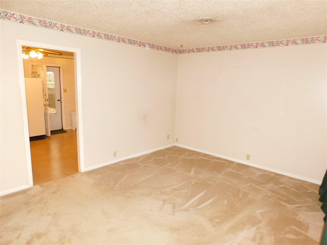 514 Hanover Road Evansville, IN 47710 - Photo 4 of 22 Gallery Image 4