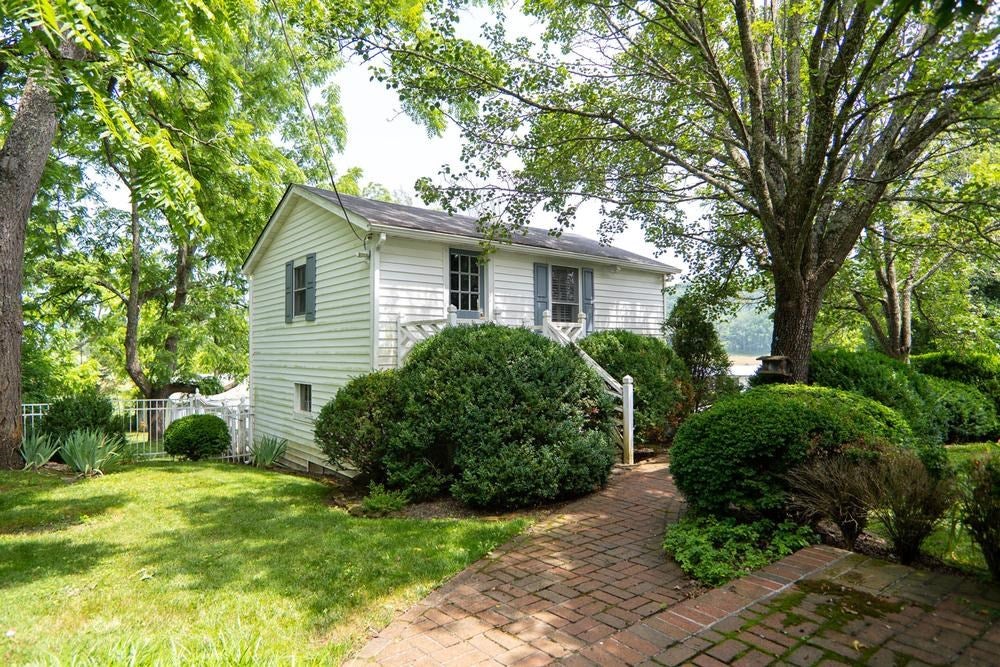 3435 Baptist Valley Road Cedar Bluff, VA 24609 - Photo 10 of 65 Gallery Image 10