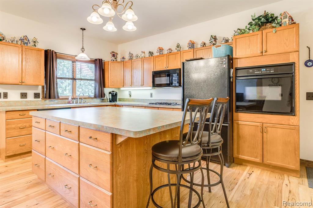 8614 Kilgore Road Avoca, MI 48006 - Photo 4 of 44