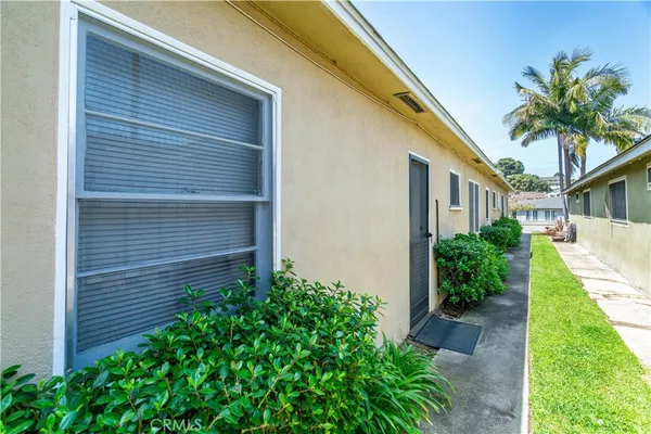 a view of house with backyard
