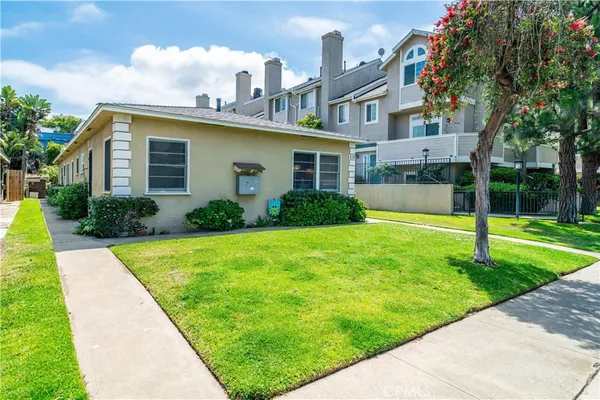 a view of a house with a backyard
