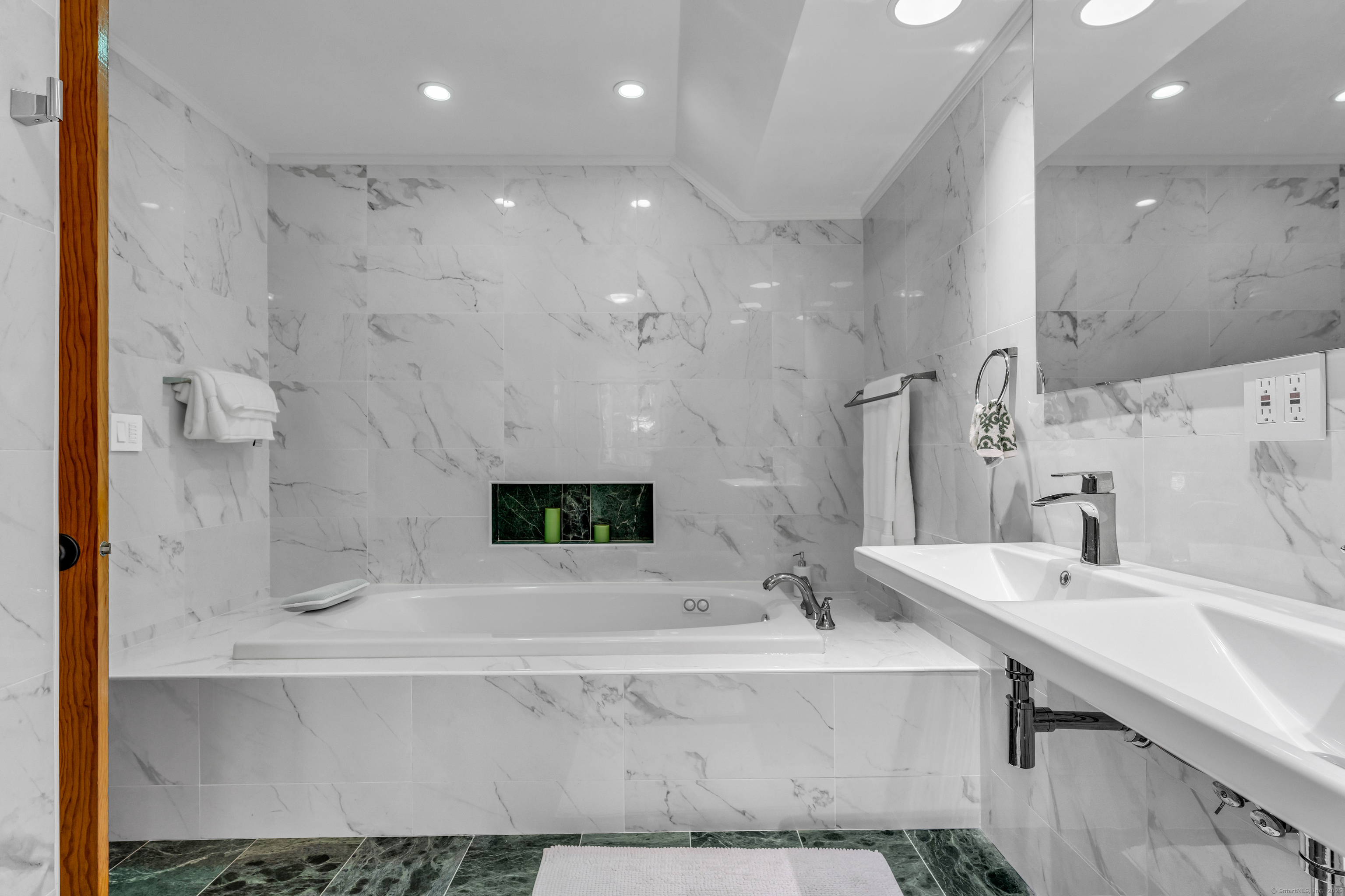 155 Stony Creek Road Branford, CT 06405 - Photo 24 of 40