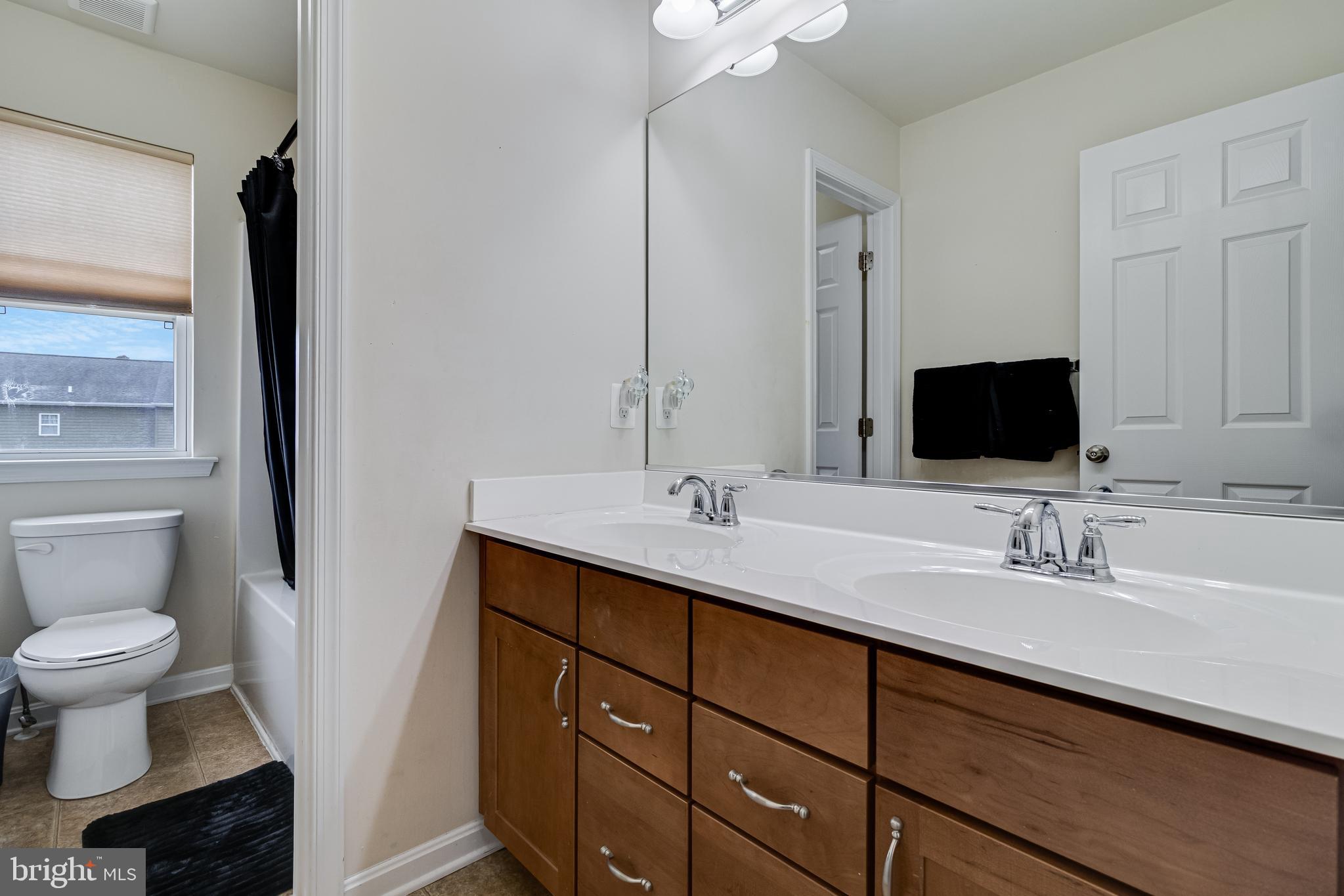 45546 Bethson Street California, MD 20619 - Photo 27 of 36 Shared Upstairs Bath