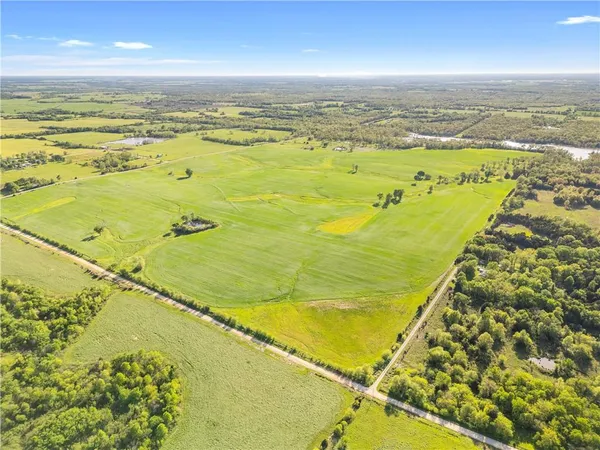 $1,369,860 | East Dd Hwy Highway, Sheldon, MO 64784