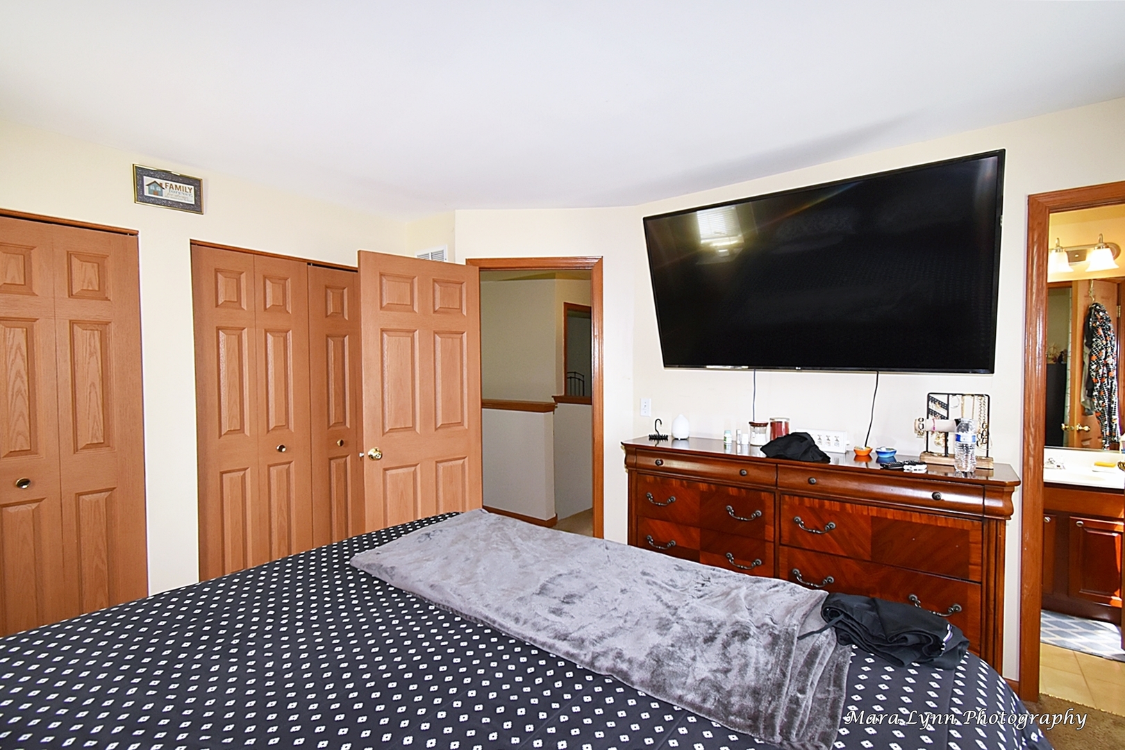 987 Symphony Drive Aurora, IL 60504 - Photo 16 of 27 a bedroom with furniture and flat screen tv