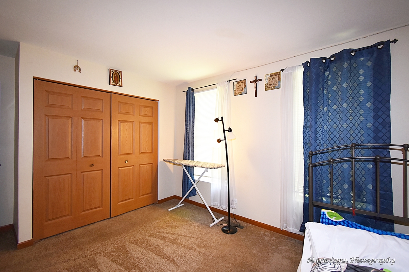 987 Symphony Drive Aurora, IL 60504 - Photo 19 of 27 a view of a hallway with closet
