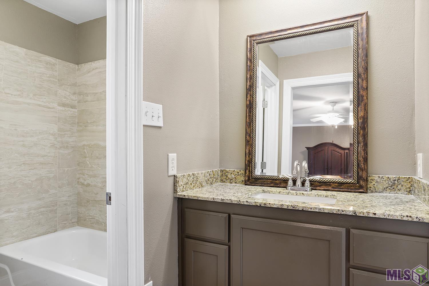 7354 Associate Drive Baton Rouge, LA 70817 - Photo 14 of 16 Master vanity area