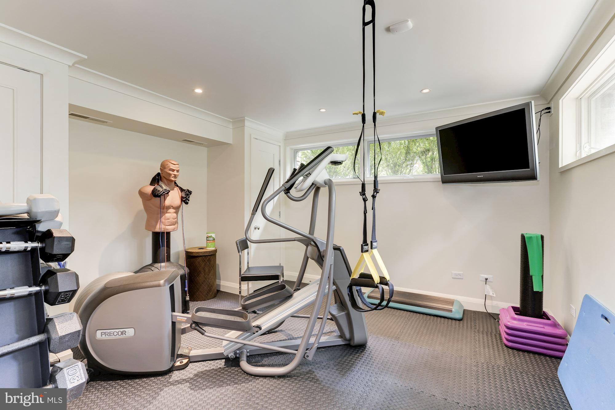 2730 Chain Bridge Road Northwest Washington, DC 20016 - Photo 30 of 53