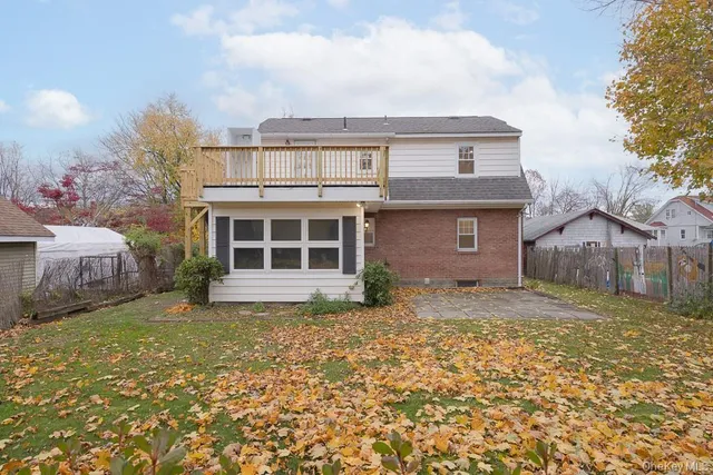 a view of a house with a yard and garage