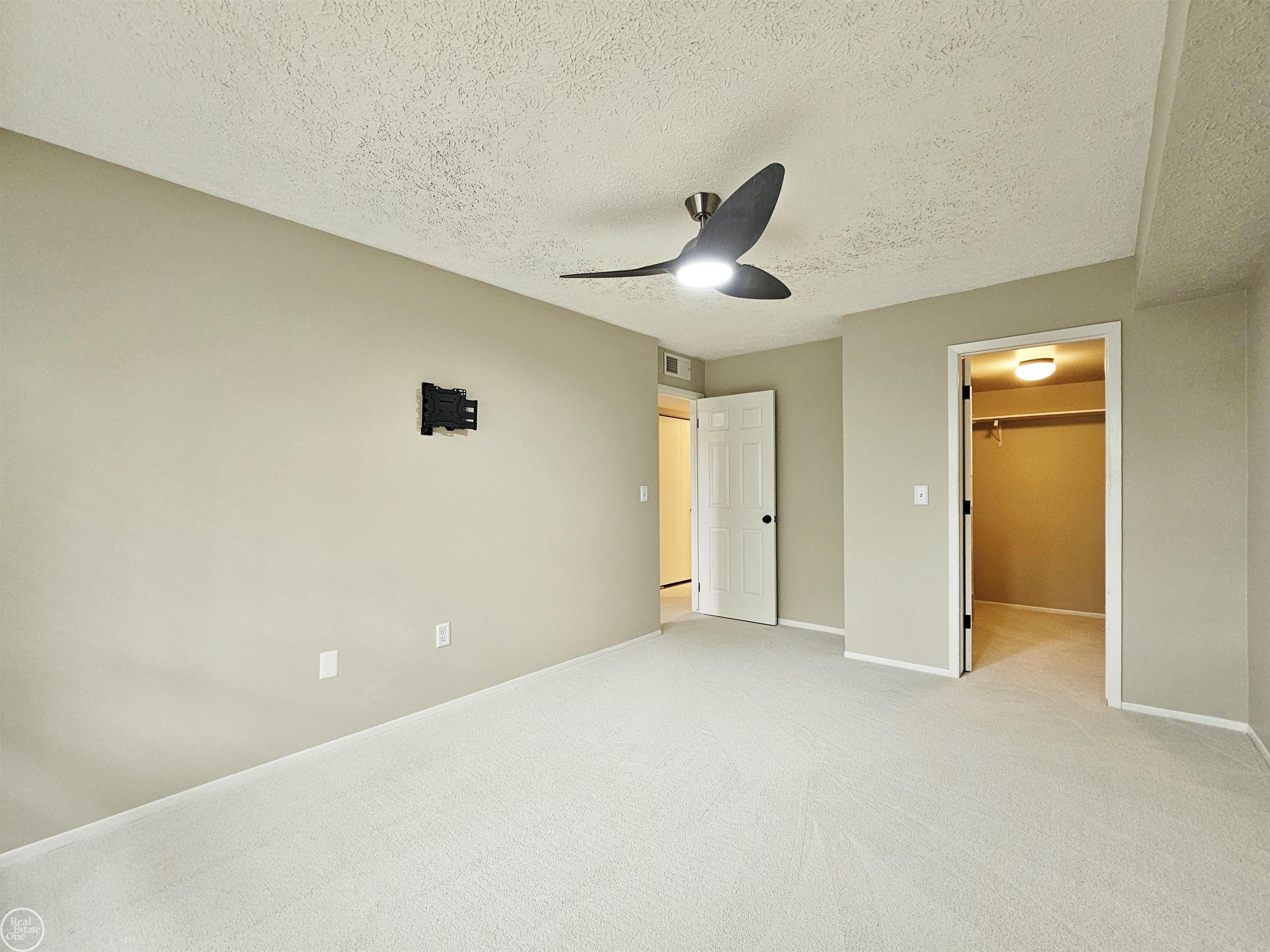 1693 Riverside Drive, Unit 6 Rochester, MI 48309 - Photo 20 of 30 50174785-405a1791-1e3f-41eb-a9bf-c261a07b9507.JPG