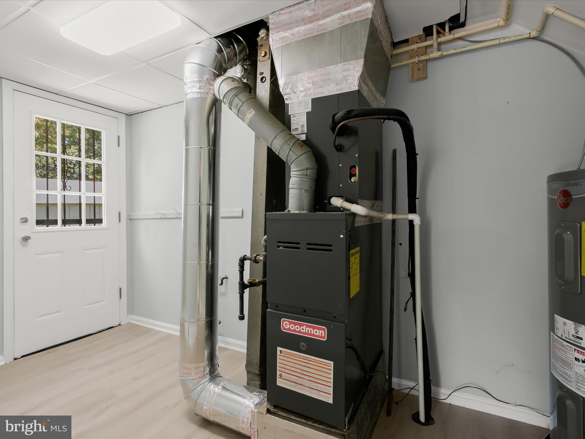 6806 10th Avenue Takoma Park, MD 20912 - Photo 19 of 39 a close view of closet