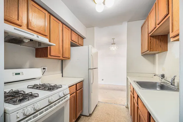 $149,900 | 10 Oak Creek Drive, Unit 1020, Buffalo Grove, IL 60089