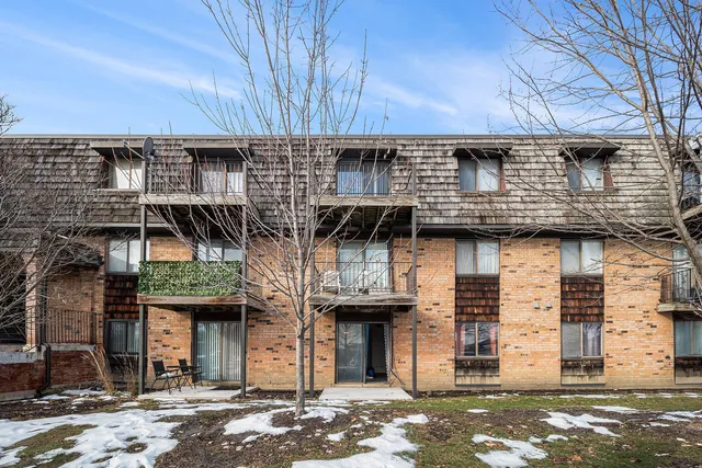 $149,900 | 10 Oak Creek Drive, Unit 1020, Buffalo Grove, IL 60089