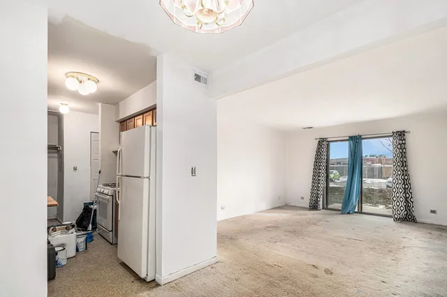 $149,900 | 10 Oak Creek Drive, Unit 1020, Buffalo Grove, IL 60089