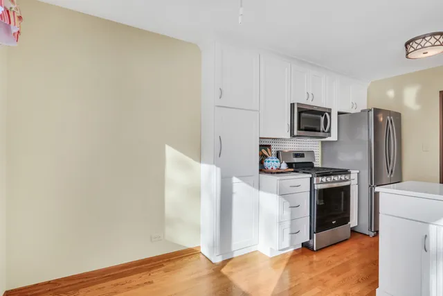 $229,000 | 5140 Coventry Lane, Unit 9A2, Gurnee, IL 60031