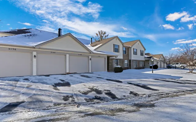 $229,000 | 5140 Coventry Lane, Unit 9A2, Gurnee, IL 60031