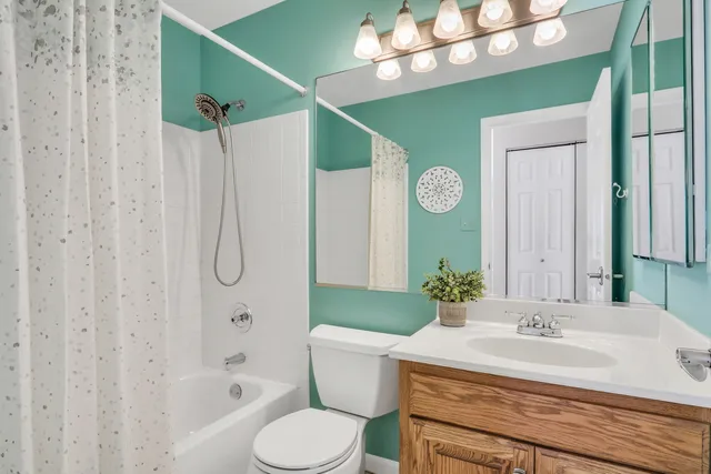 $229,000 | 5140 Coventry Lane, Unit 9A2, Gurnee, IL 60031