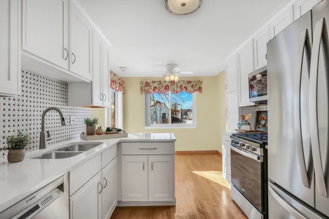 $229,000 | 5140 Coventry Lane, Unit 9A2, Gurnee, IL 60031