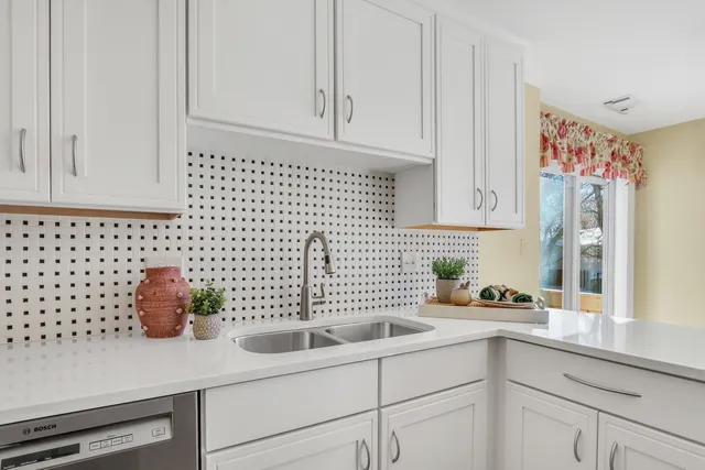 $229,000 | 5140 Coventry Lane, Unit 9A2, Gurnee, IL 60031