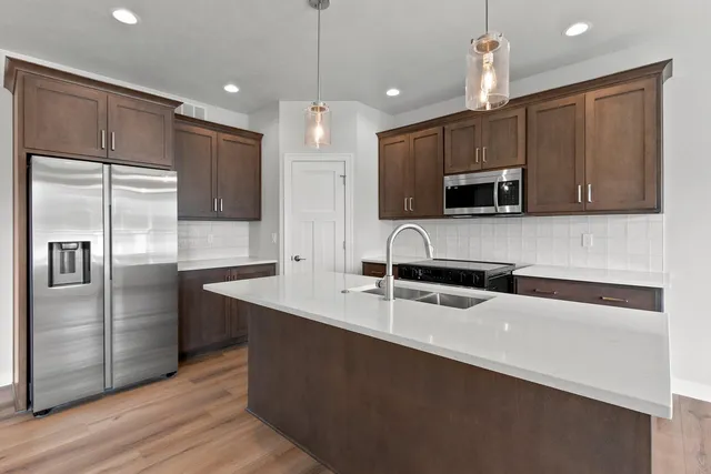 $399,900 | 1925 Creekwood Court, Manitowoc, WI 54220