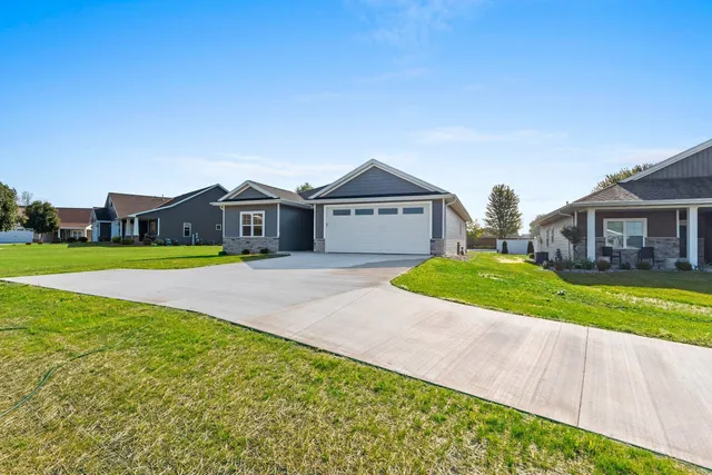 $399,900 | 1925 Creekwood Court, Manitowoc, WI 54220