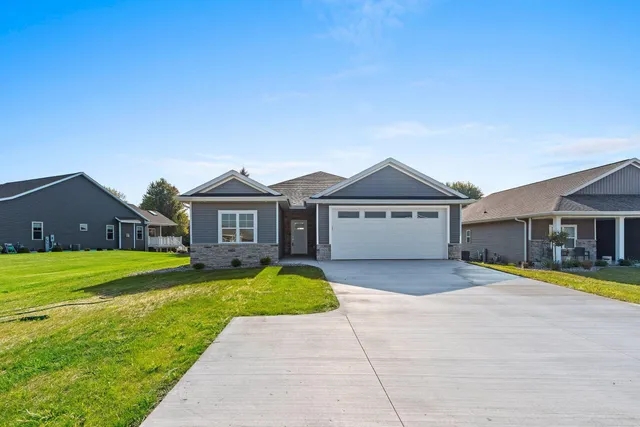 $399,900 | 1925 Creekwood Court, Manitowoc, WI 54220