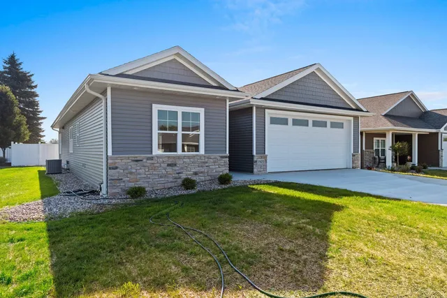 $399,900 | 1925 Creekwood Court, Manitowoc, WI 54220