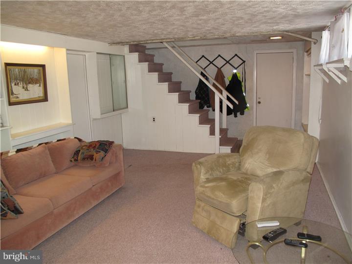 637 Beverly Road Holland, PA 18966 - Photo 11 of 20 Family Room