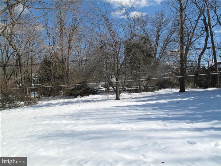 637 Beverly Road Holland, PA 18966 - Photo 13 of 20 View in Back