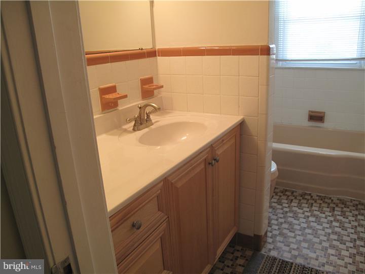 637 Beverly Road Holland, PA 18966 - Photo 18 of 20 Half Bath